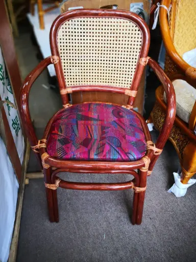 籐編木框軟墊椅